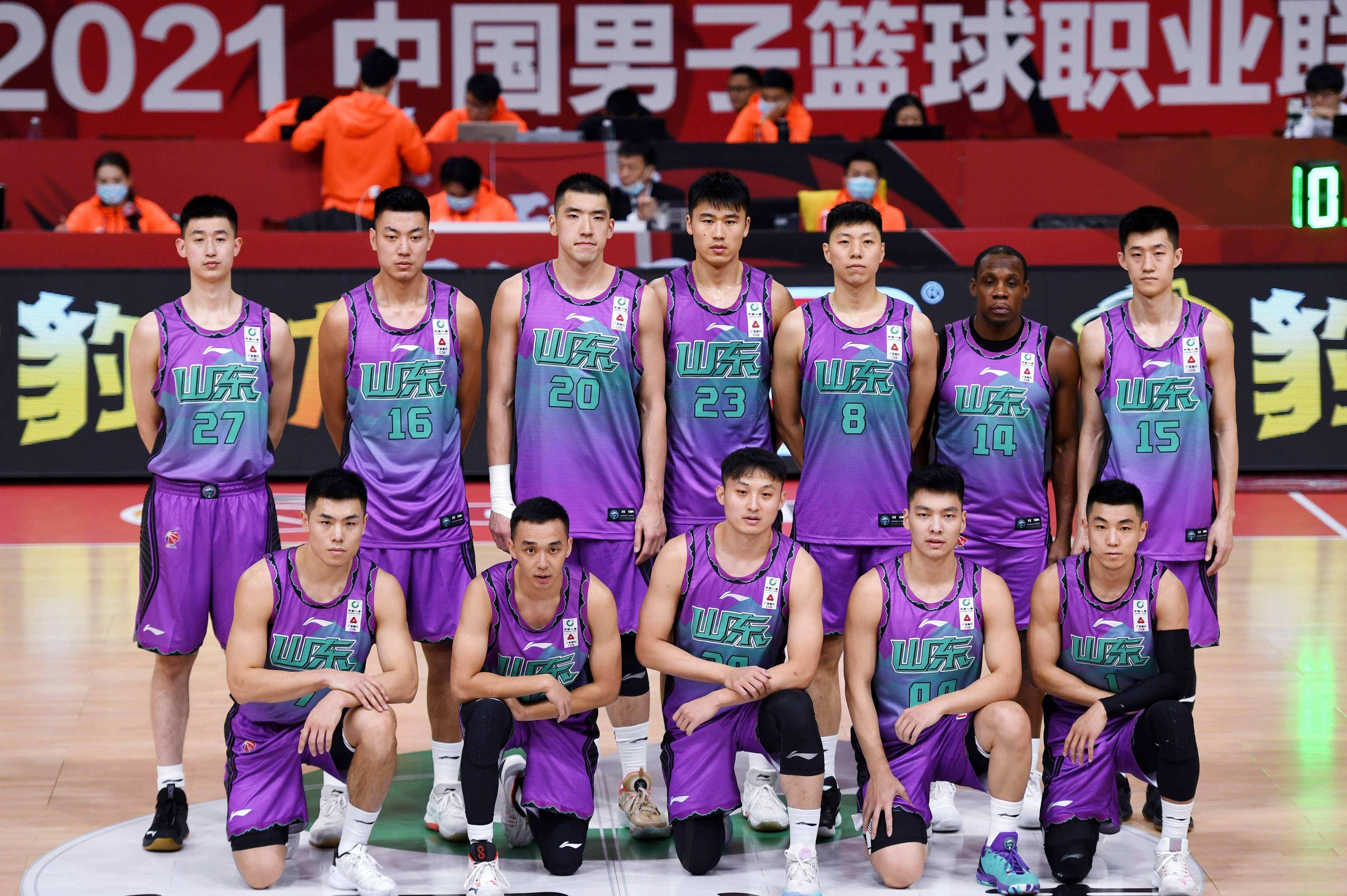 从菲尼克斯太阳围绕CBA常规赛队长鼓劲到克里夫兰骑士围绕法甲远射贴柱，山东泰山窗口期官宣签约(2010詹姆斯骑士打凯尔特人)