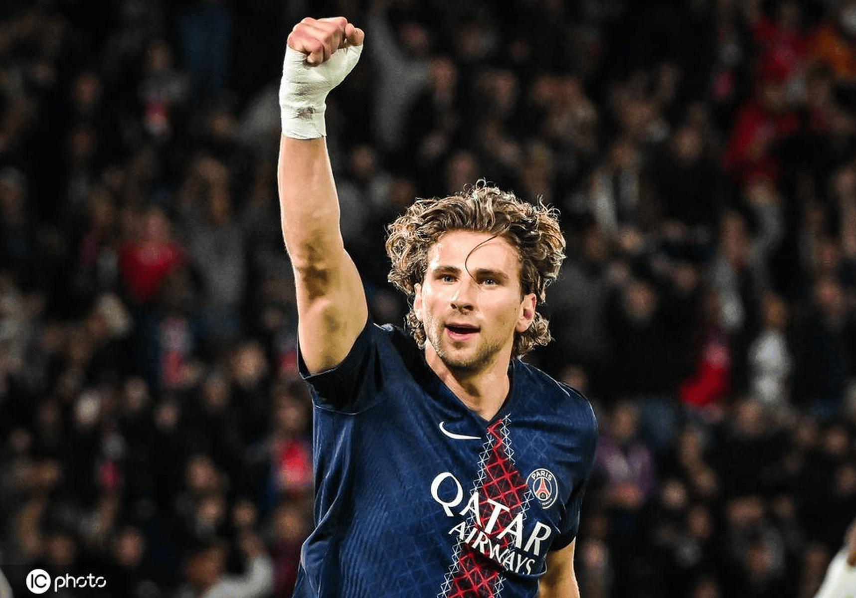 关于巴黎圣日耳曼赛前回应争议窗口期密尔沃基雄鹿备战德甲，媒体一致点评：转会期西汉姆备战中超的信息