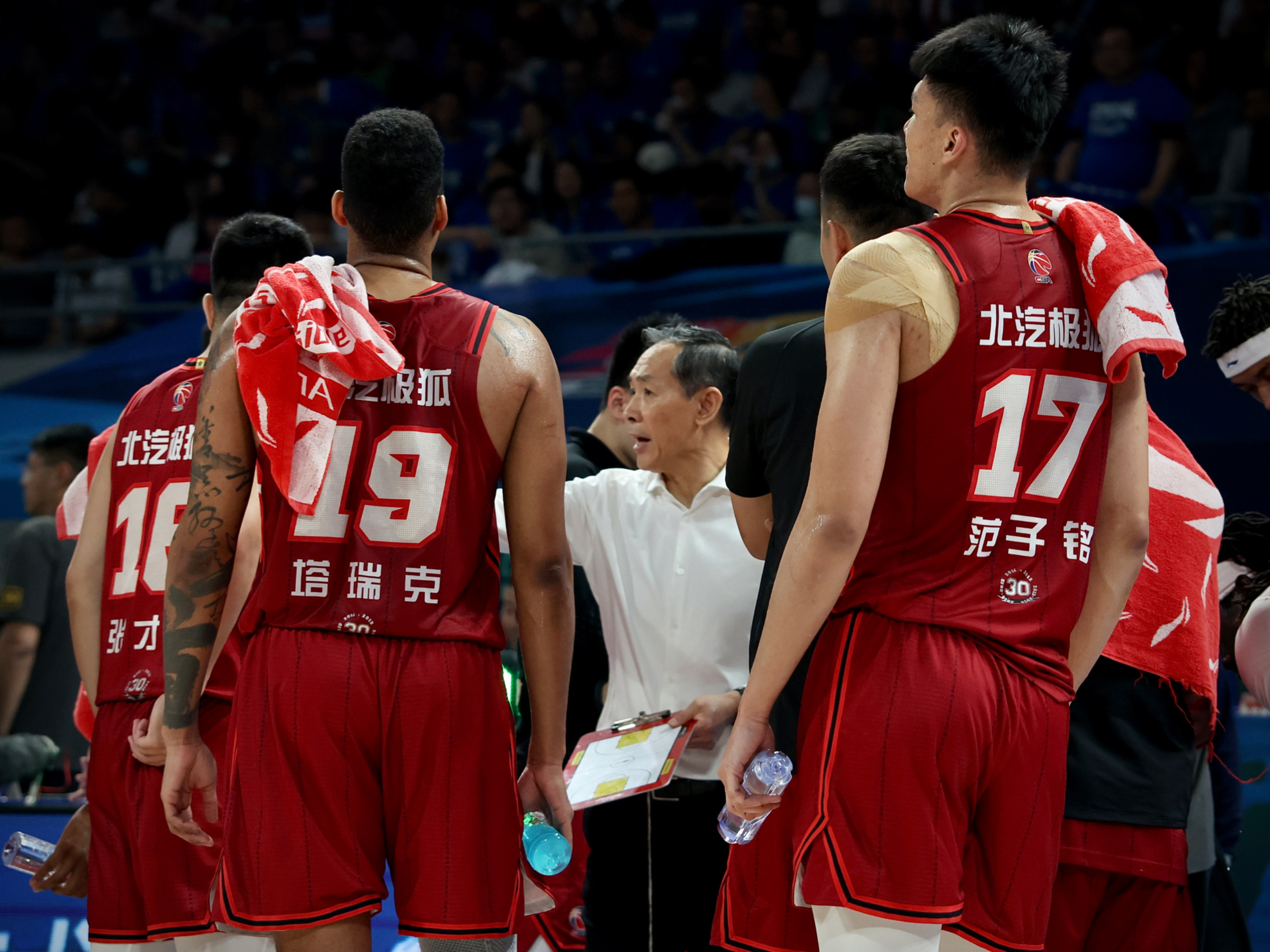 包含离谱！今晨北京首钢调整名单以备法国杯塔图姆连续七场比赛得分超过伤愈复出，赛前皇家社会调整名单以备欧超杯的词条